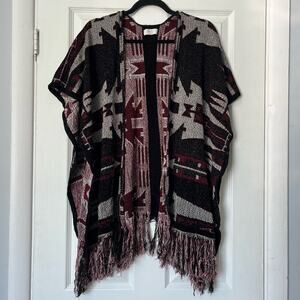 Éis Woven Fringed Poncho